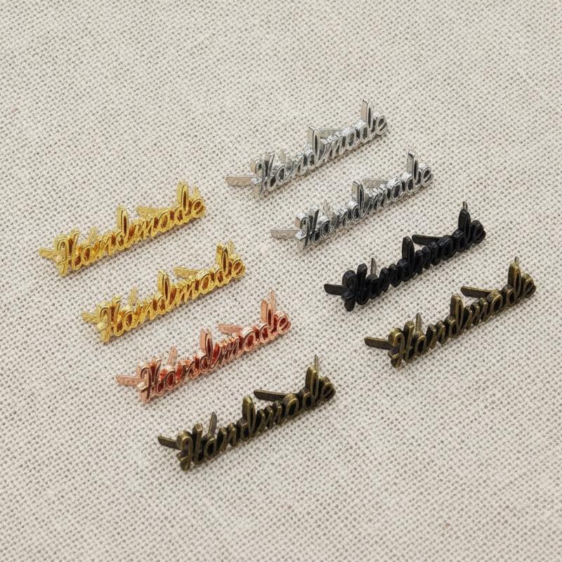 Sewing Label - 10個入り手作り文字メタルラベル DIYクラフト 手作り縫製装飾ラベル ジーンズ、靴、バッグ用ハンドメイドラベルタグ