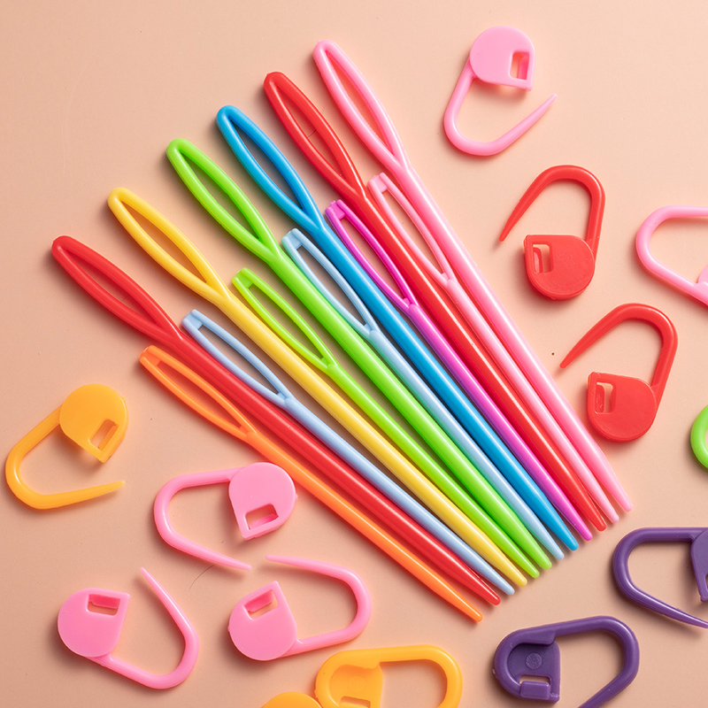 Sewing Necessities - 30本編み針セットには、10-9cmの針、10-7cmの針、10個のマーカーが含まれており、クラフトに不可欠な裁縫道具です。